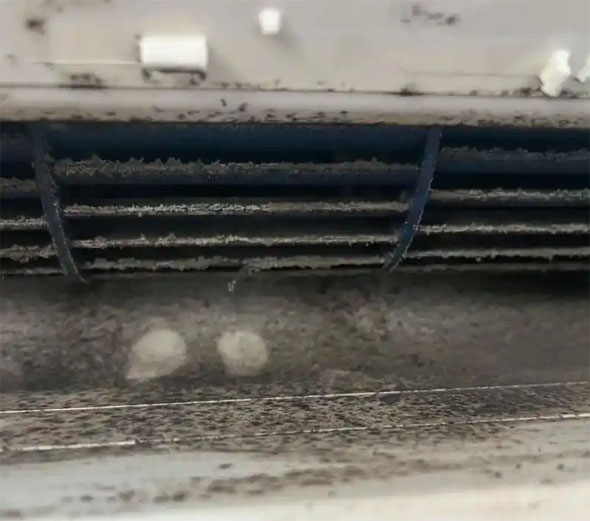 立山空调吹的风有股烧焦味是怎么回事